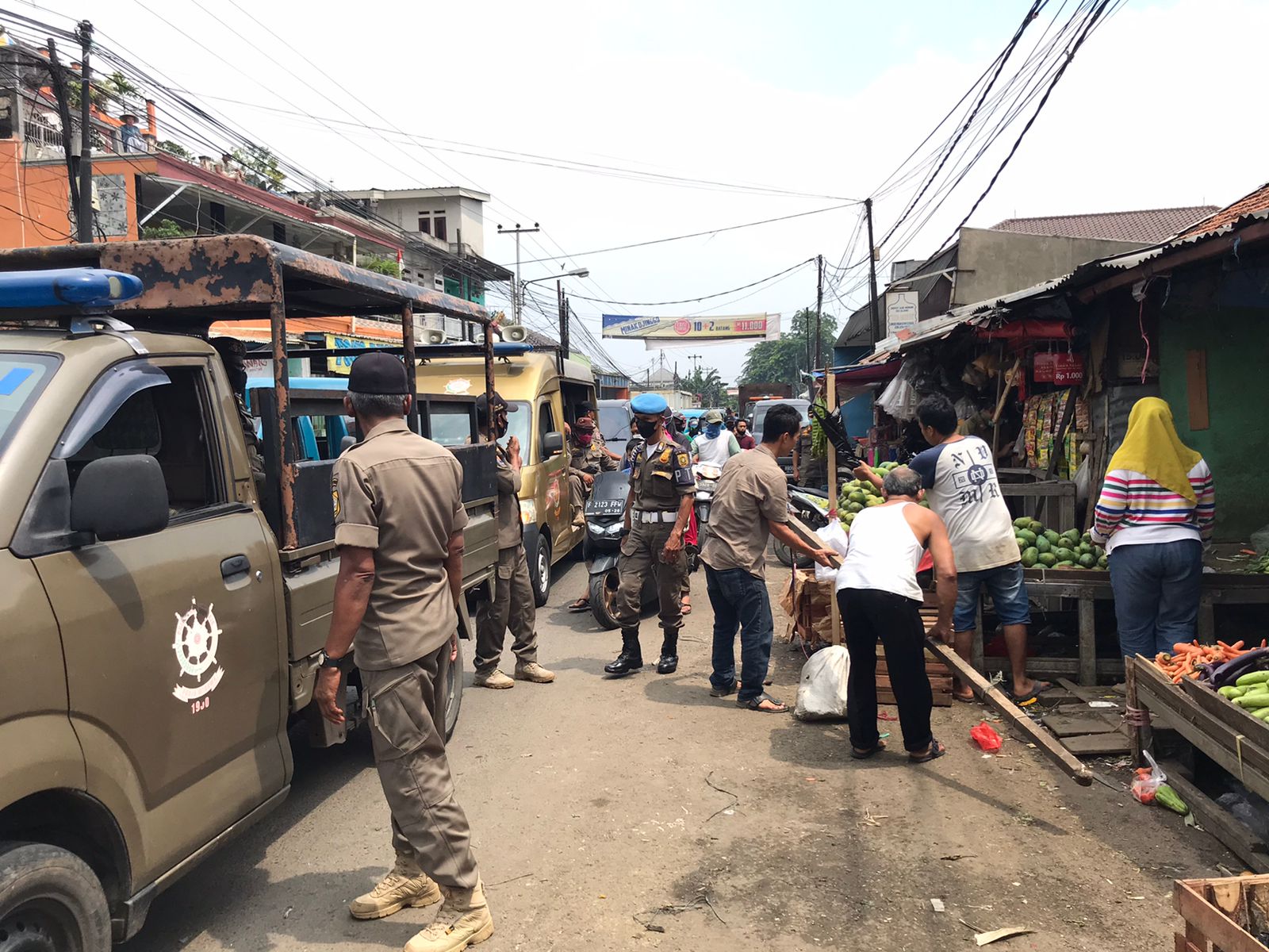 Satpol Pp Tegur Puluhan Pkl Pasar Citeureup 9729