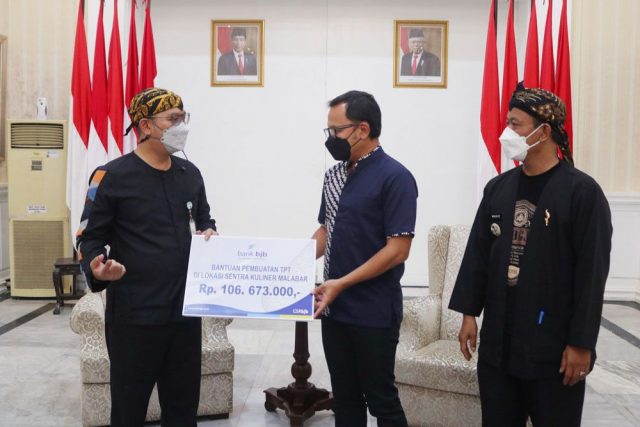 BJB Kota Bogor Serahkan CSR Rp 106 Juta Lebih Untuk Sentra Kuliner Malabar