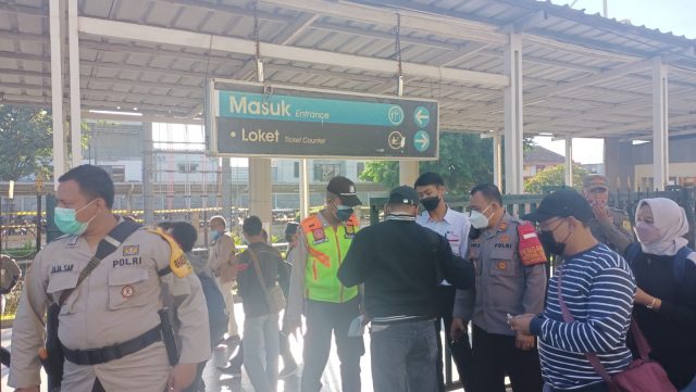Petugas Gabungan Patroli di Stasiun Bojonggede Cegat Masa Reuni 212