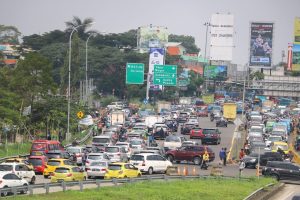 Kemacetan arus kendaraan menuju Puncak di Simpang Ciawi Bogor di H+2 Idul Fitri 1443H, Kamis (4/5/2022). Nelvi/Radar Bogor.