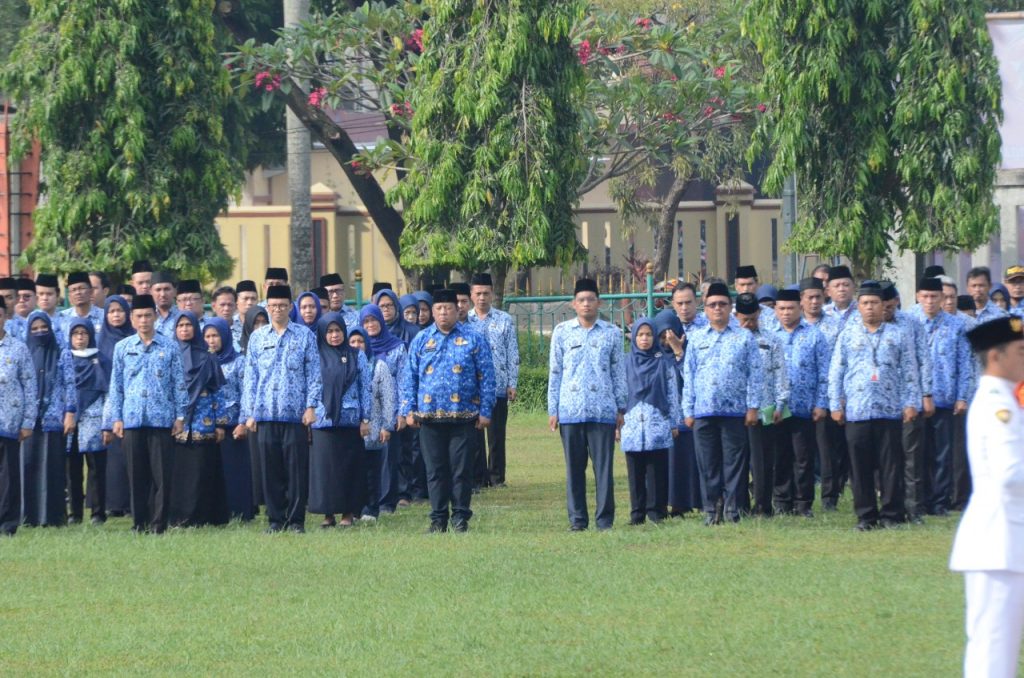Sejumlah ASN Pemkab Bogor upacara peringatan Hari Kebangkitan Nasional di Lapangan Tegar Beriman, Cibinong Kabupaten Bogor, Jawa Barat. Jumat (20/5/2022).