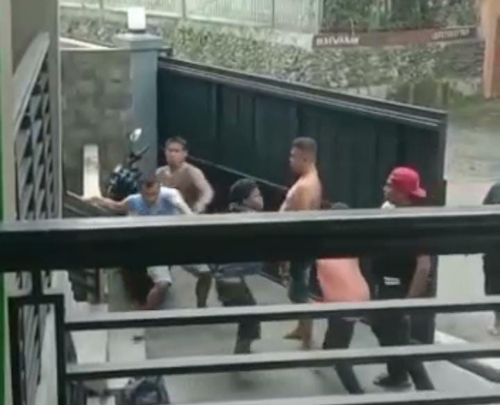 Aksi penganiayaan warga oleh tamu vila di Cisarua