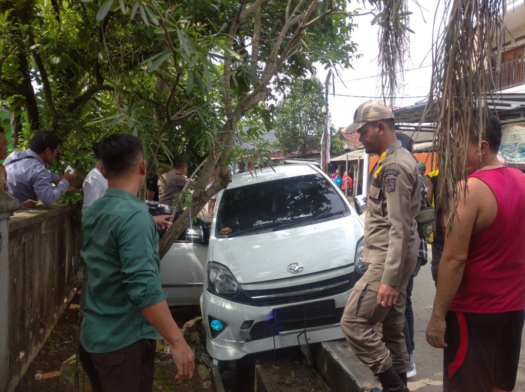 Kecelakaan di Dramaga, Mobil Alya Tabrak Pengendara Motor