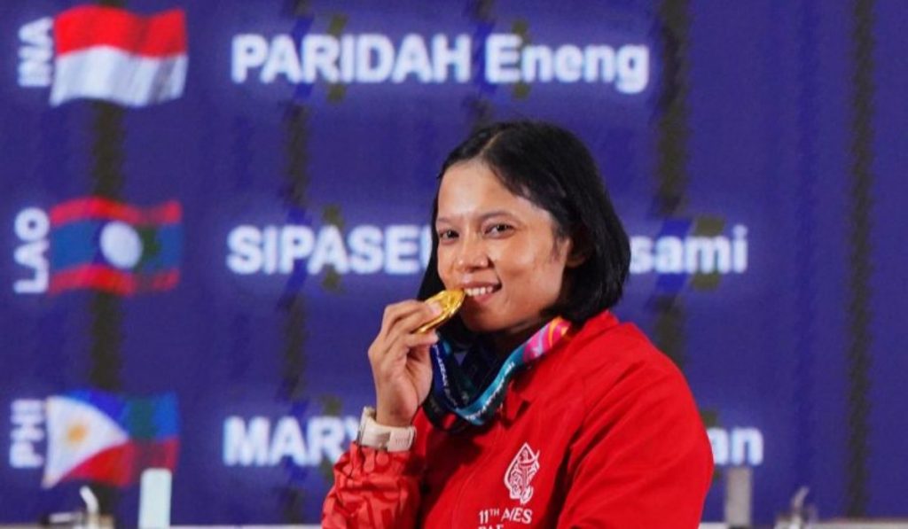 Atlet para powerlifting Indonesia Eneng Paridah