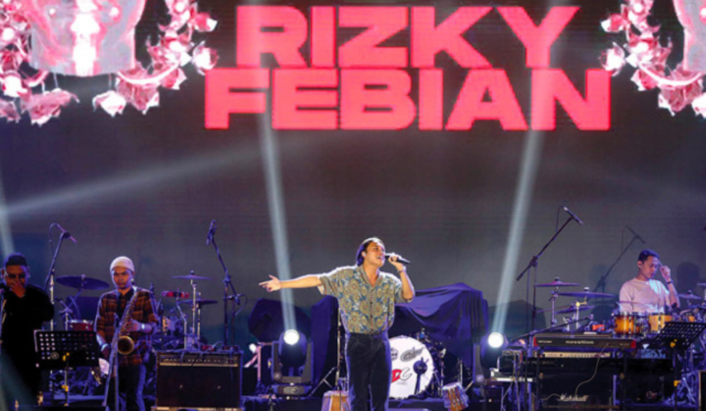 Rizky Febian di DBL Aerena, Jumat (29/7), dalam konser bertajuk Notaria Fest 2022. (Robertus Risky/jpg)