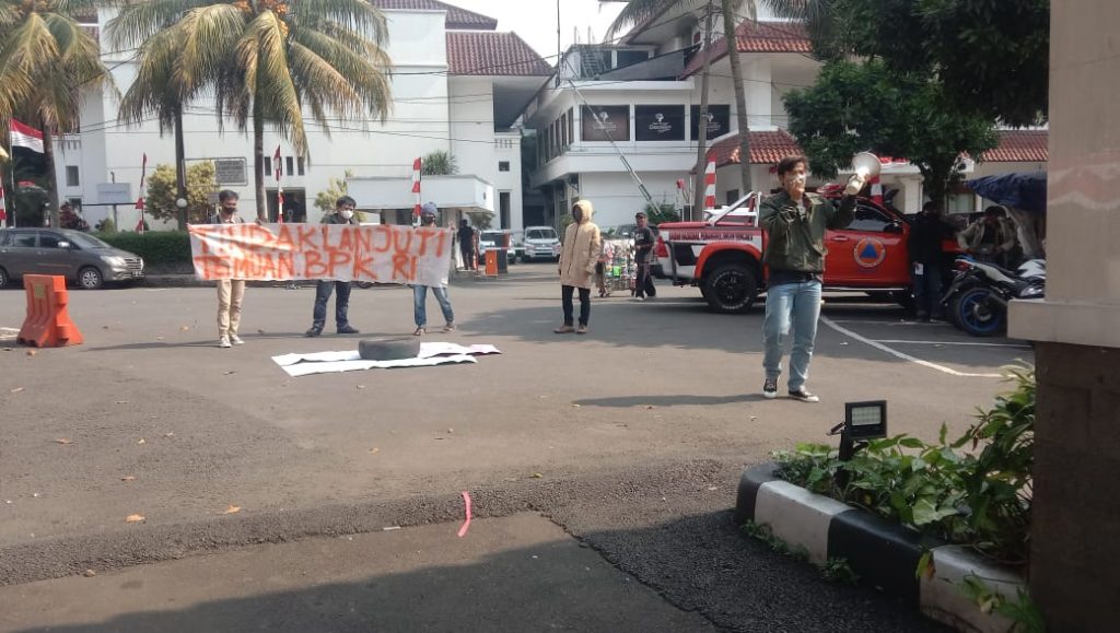 Sejumlah mahasiswa yang mengatasnamakan diri Forum Mahasiswa Anti Korupsi (Formasi) melakukan aksi unjuk rasa di depan Kantor Kejaksaan Negeri (Kejari) Kota Bogor, Rabu (10/8/2022).