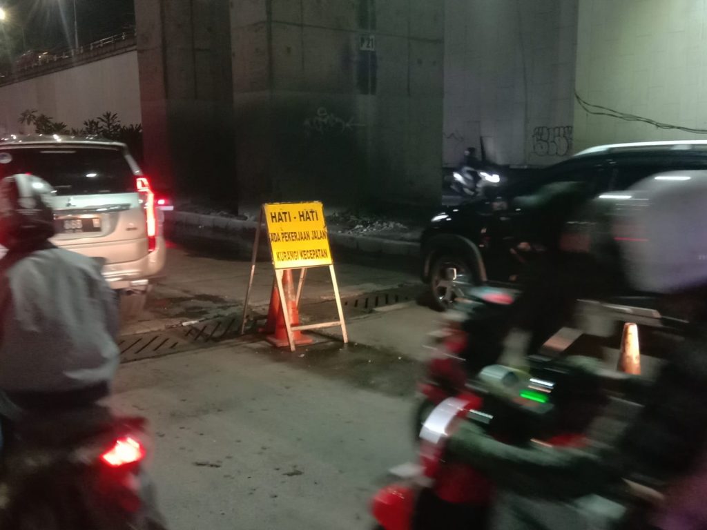 Besi Penutup Underpas Lepas, Ribuan Kendaraan Terjebak Macet di Jalan Sholis Iskandar . Fatur/Radar Bogor.