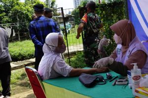 Peringati HUT ke-77 RI, KNPI Kecamatan Bogor Utara Berikan Pengobatan Gratis