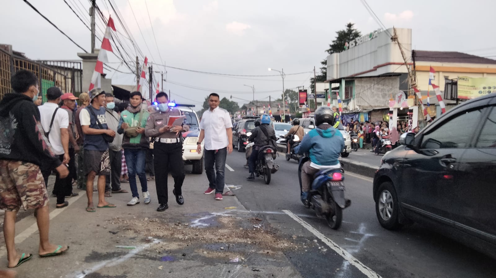 Hilang Kendali, Mobil Hantam Tiga Motor