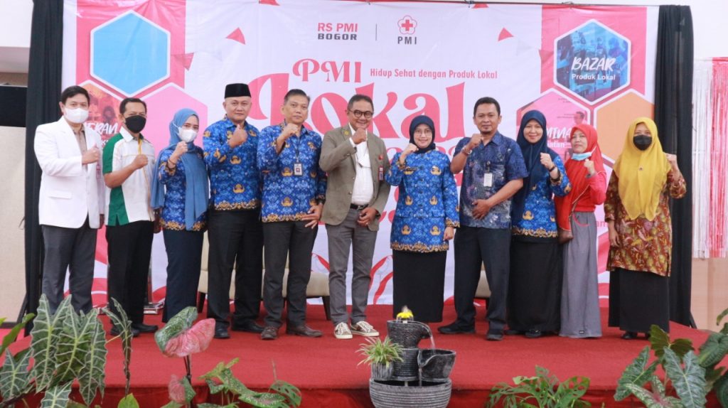 Kadis KUKMDAGIN Apresiasi PMI Bogor Jadi RS Pertama yang Menggelar Bazar Produk Lokal