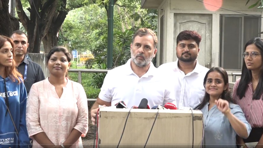 जंतर मंतर प्रोटेस्ट: 'युवाओं को प्रताड़ित किया जा रहा है, पर मोदी-शाह में बोलने की हिम्मत नहीं'- राहुल