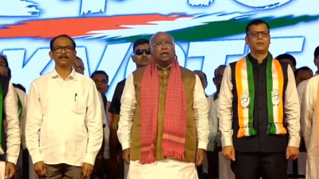 वंदे मातरम विवाद जारीः गोवा में कांग्रेस का पुराना स्टैंड कायम, सिर्फ दो छंद गाये, बीजेपी तिलमिलाई