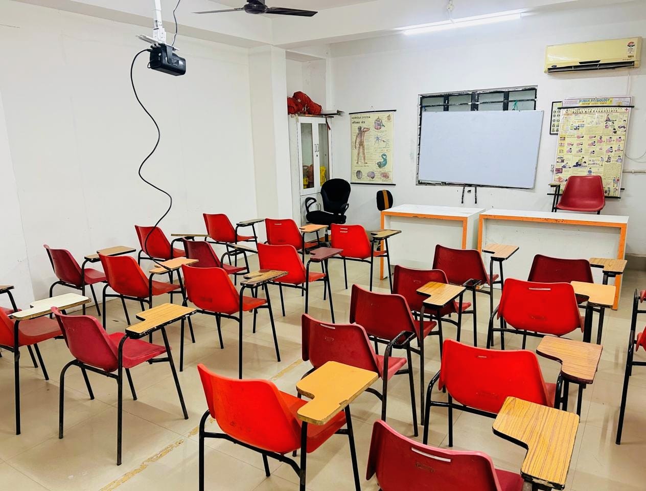 Classroom with Hand-rest chairs