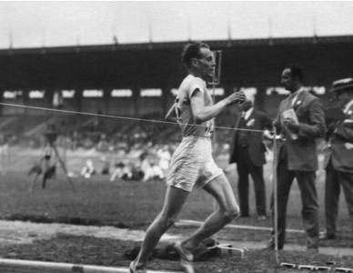 paavo-nurmi,-aka-“flying-finn,”-will-showcase-his-five-gold-medals-once-more-at-the-2024-paris-olympics.