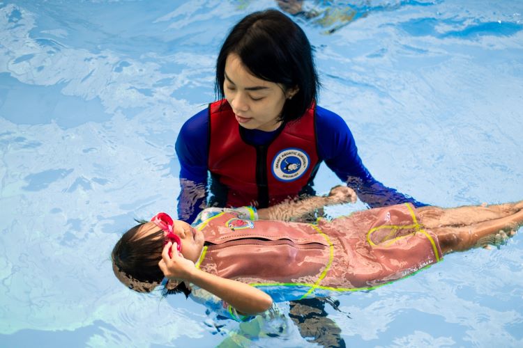 Baby Fish Swim - khóa học bơi hiệu quả tại TPHCM