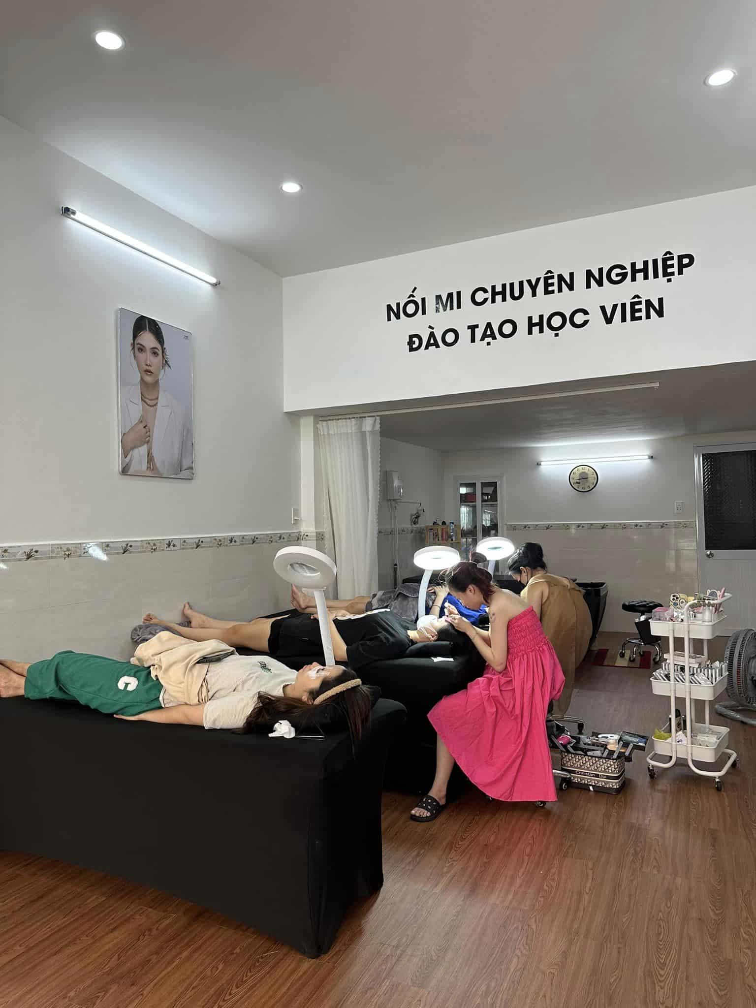 Na Phạm Beauty Academy