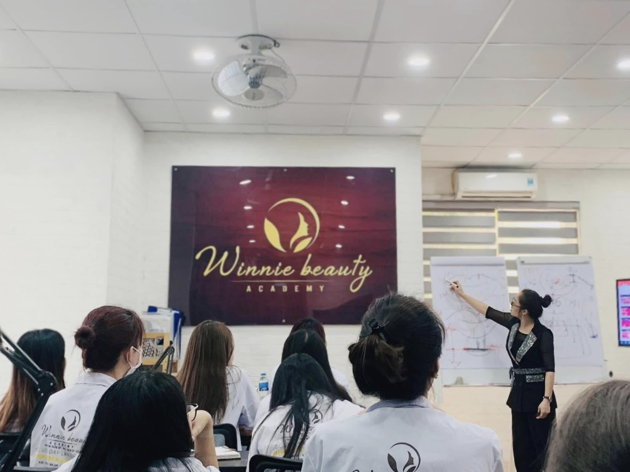 Học trang điểm ở Hà Nội Học trang điểm ở Hà Nội