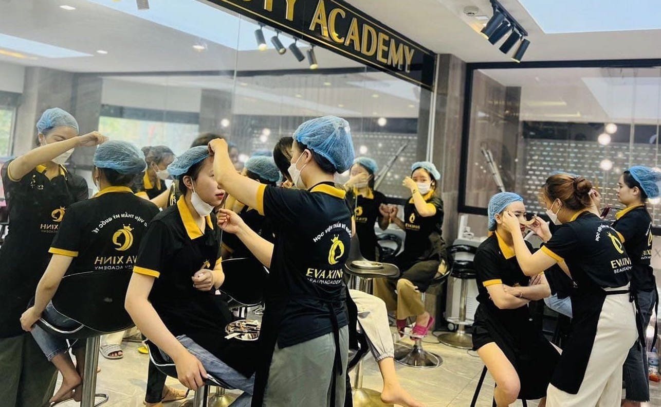 Học trang điểm ở Hà Nội Eva Xinh Academy
