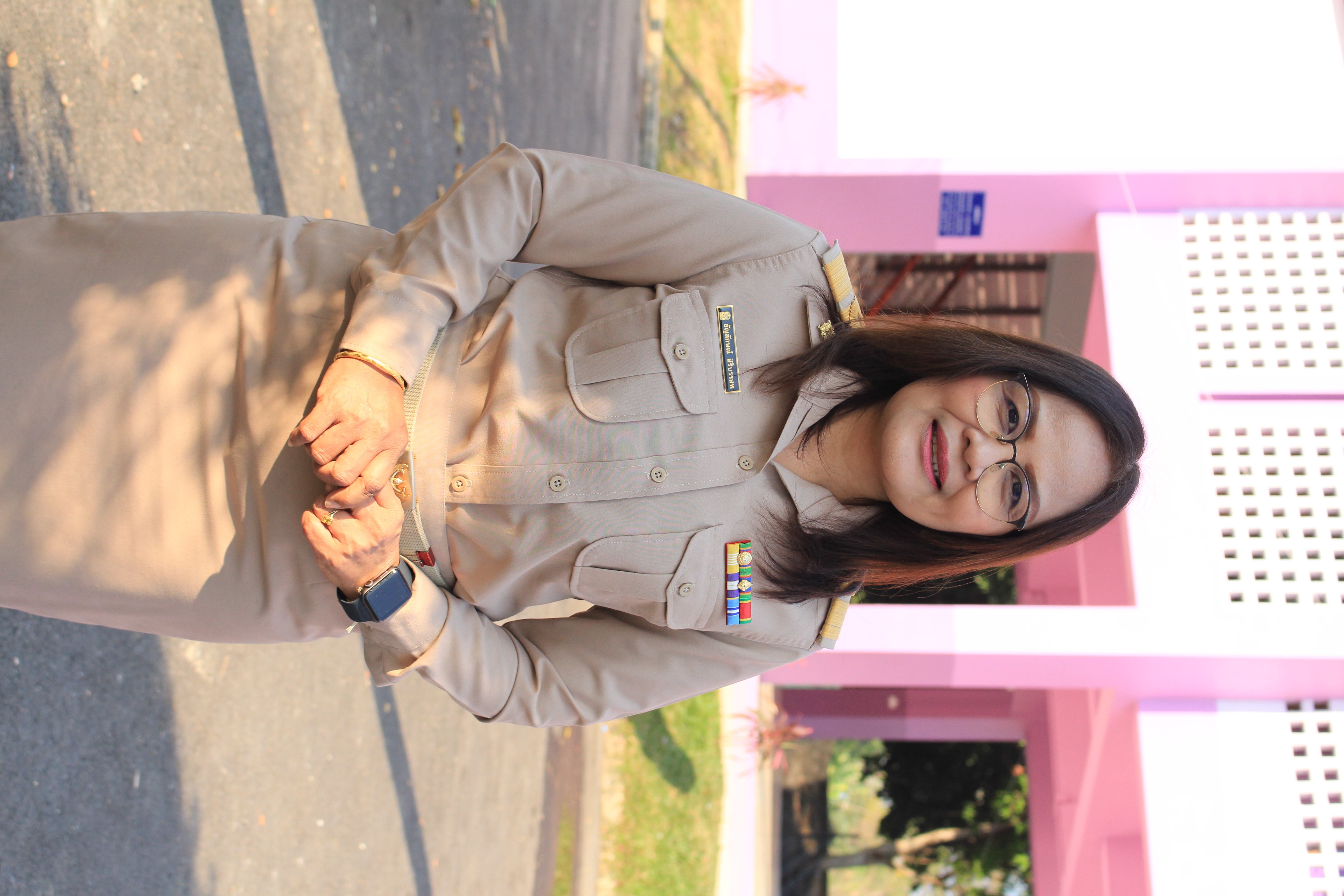 นางธัญลักษณ์ สิริบรรสพ