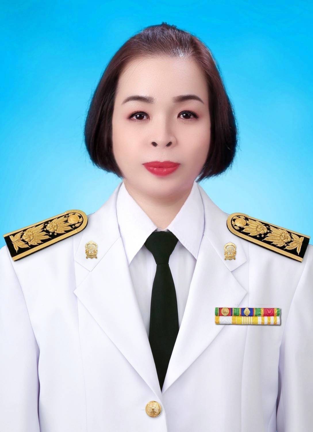 นางดลนภา อุปนันท์