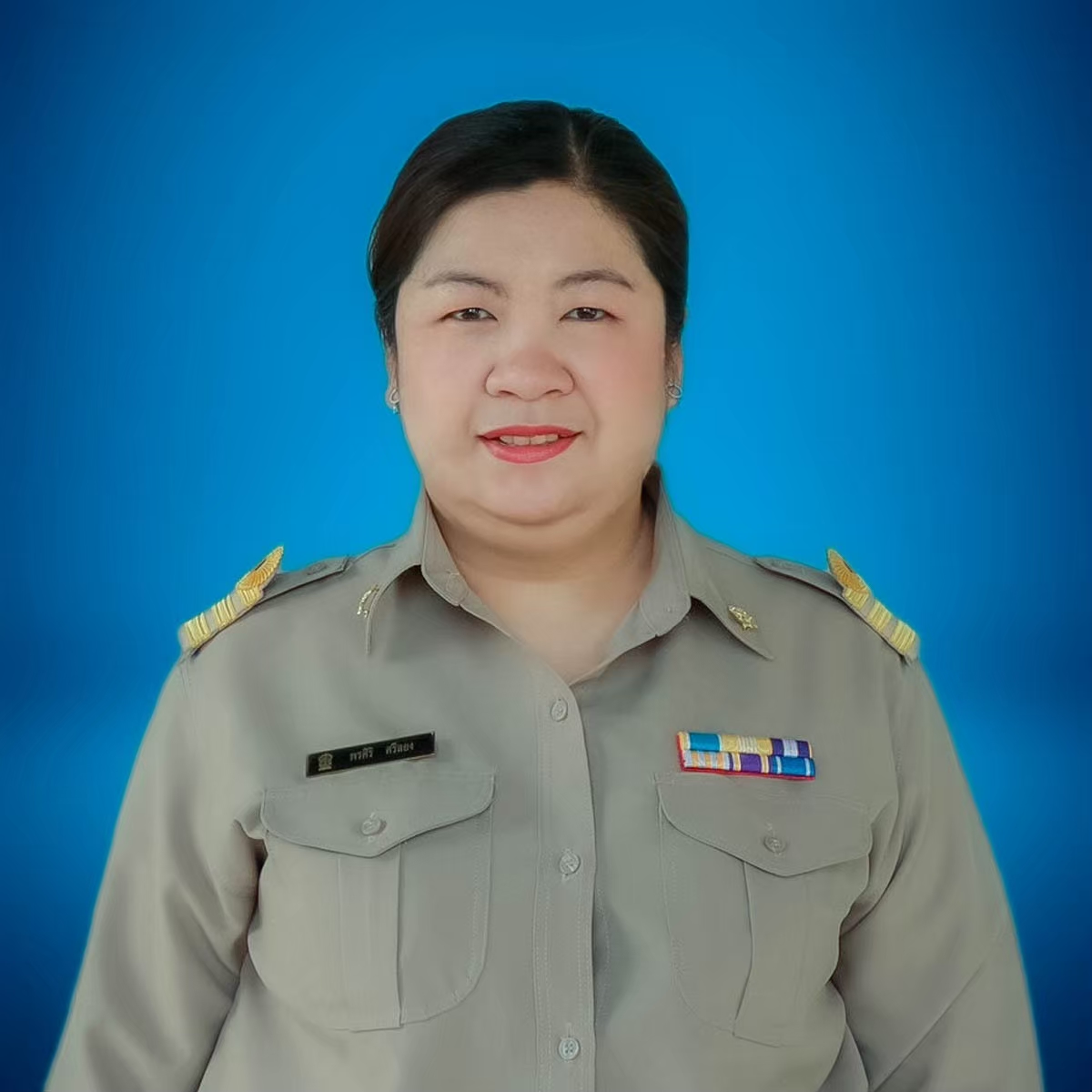 นางสาวพรศิริ ศรีลอง