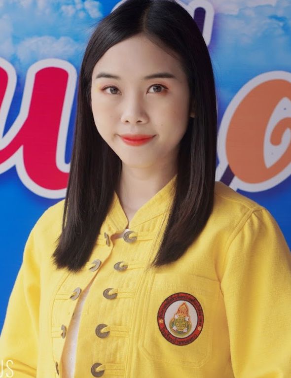 นางพชรกมล คล้ำจีน