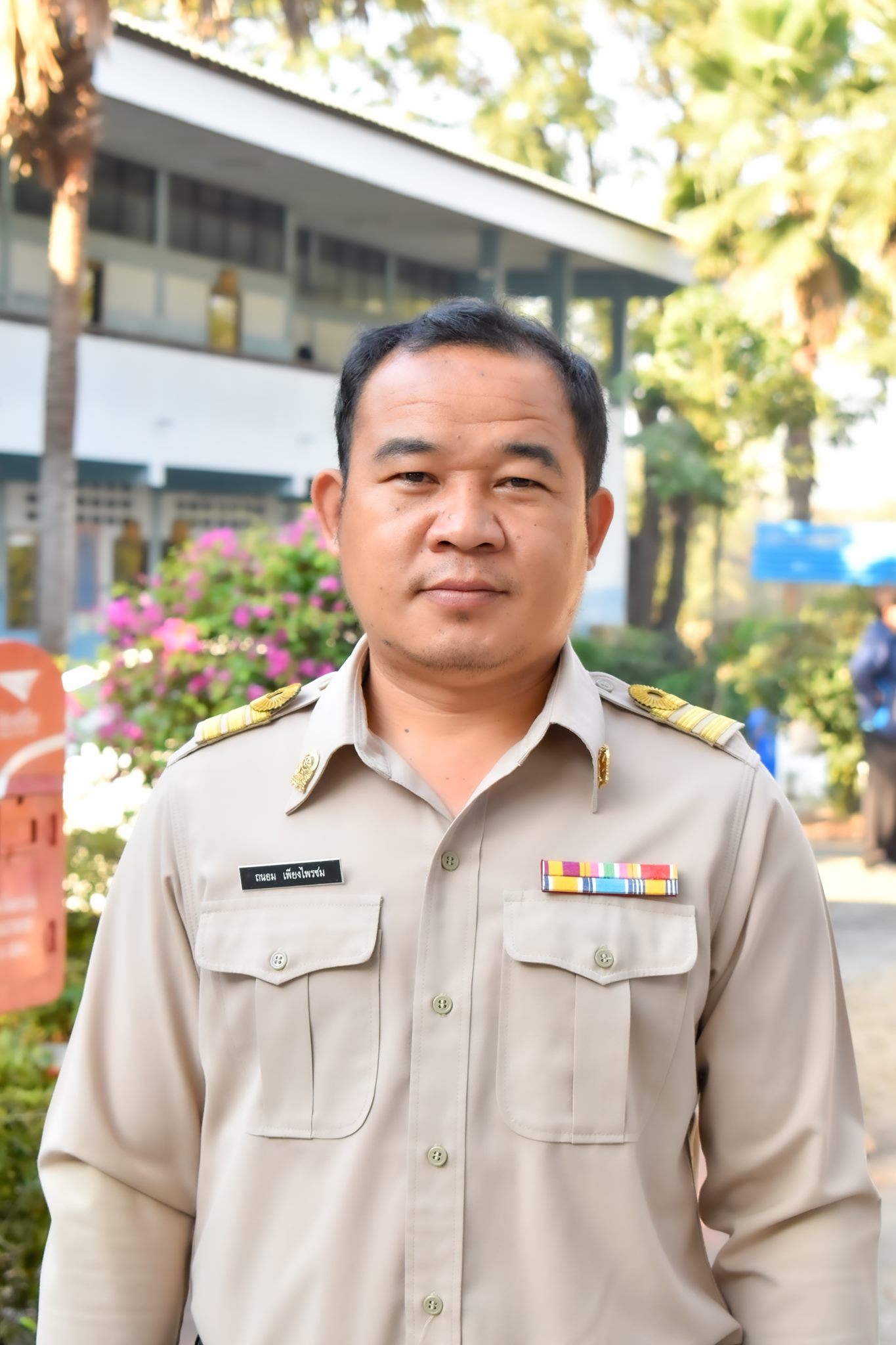 นายถนอม เพียงไพรชม