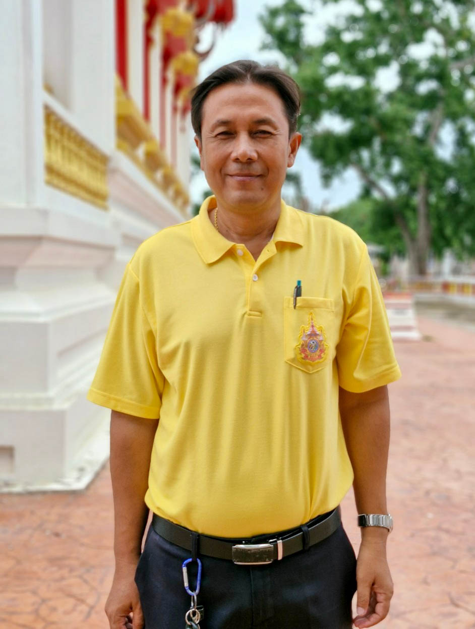 นายประเทือง พุ่มพฤกษ์