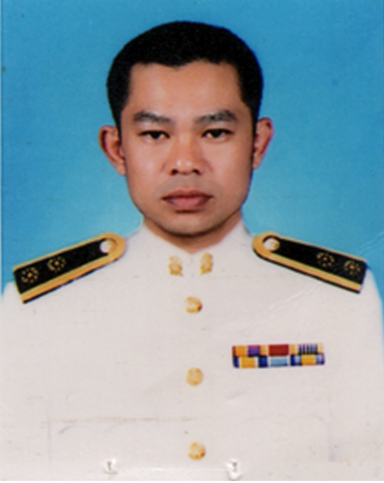 นายชาวุธ ศรีมังกร