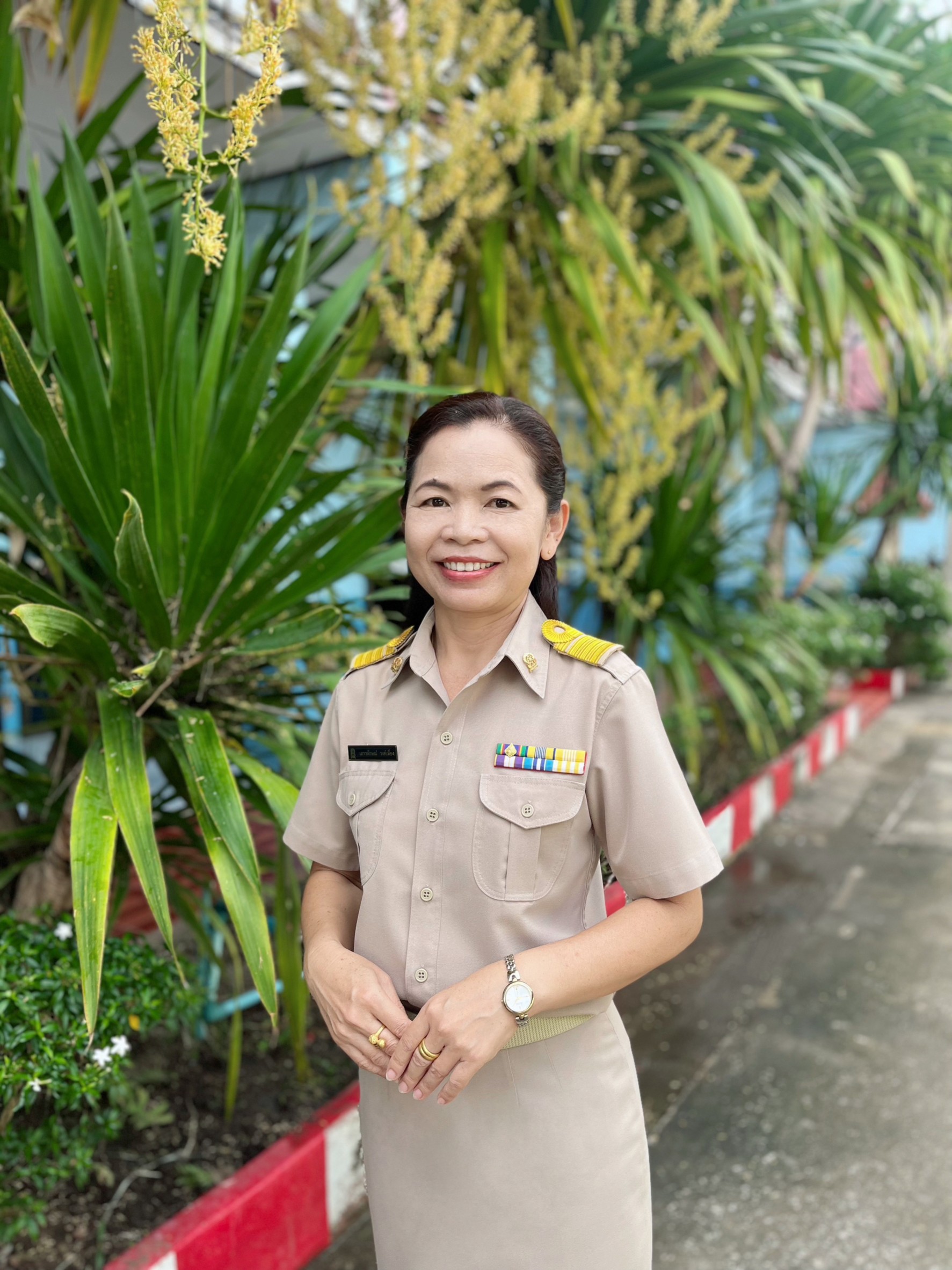นางเยาวลักษณ์ วงศ์เที่ยง