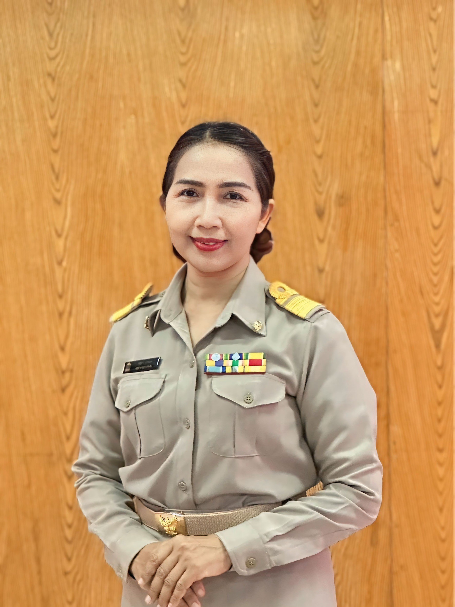 นางกุสุมา นารอง