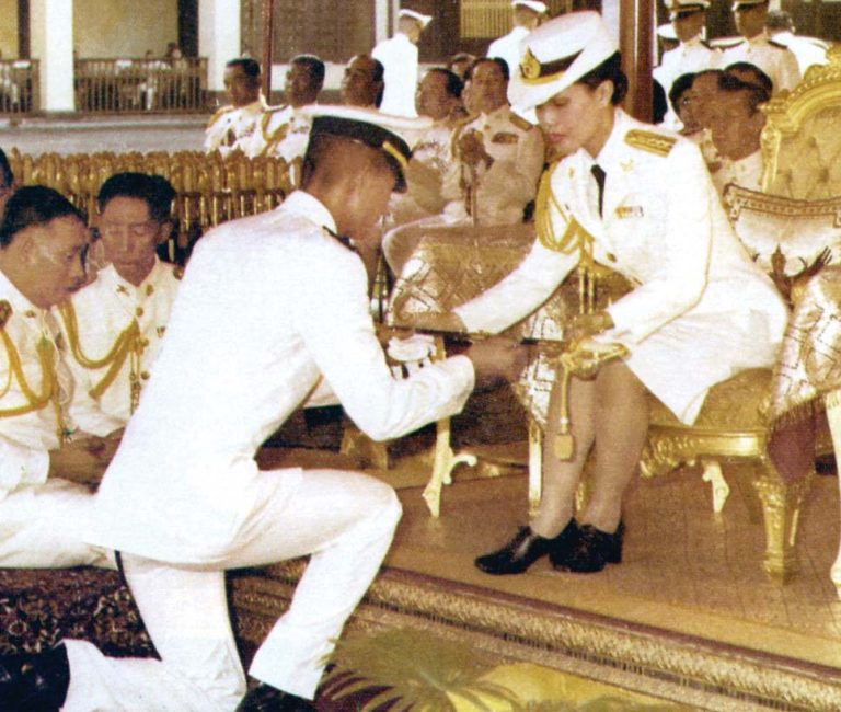 queen79-1-qz22y3dzfdfdvyidhfxff5p7q1277hs09fiozu6elg.jpg