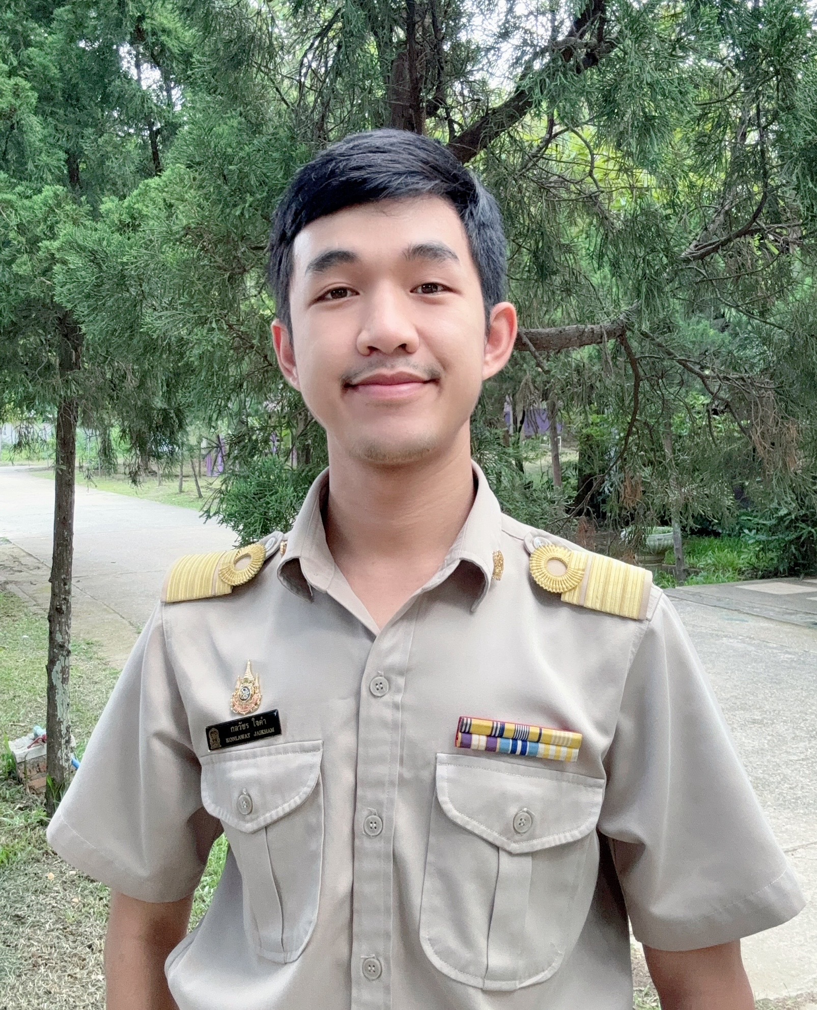 นายกลวัชร ใจคำ