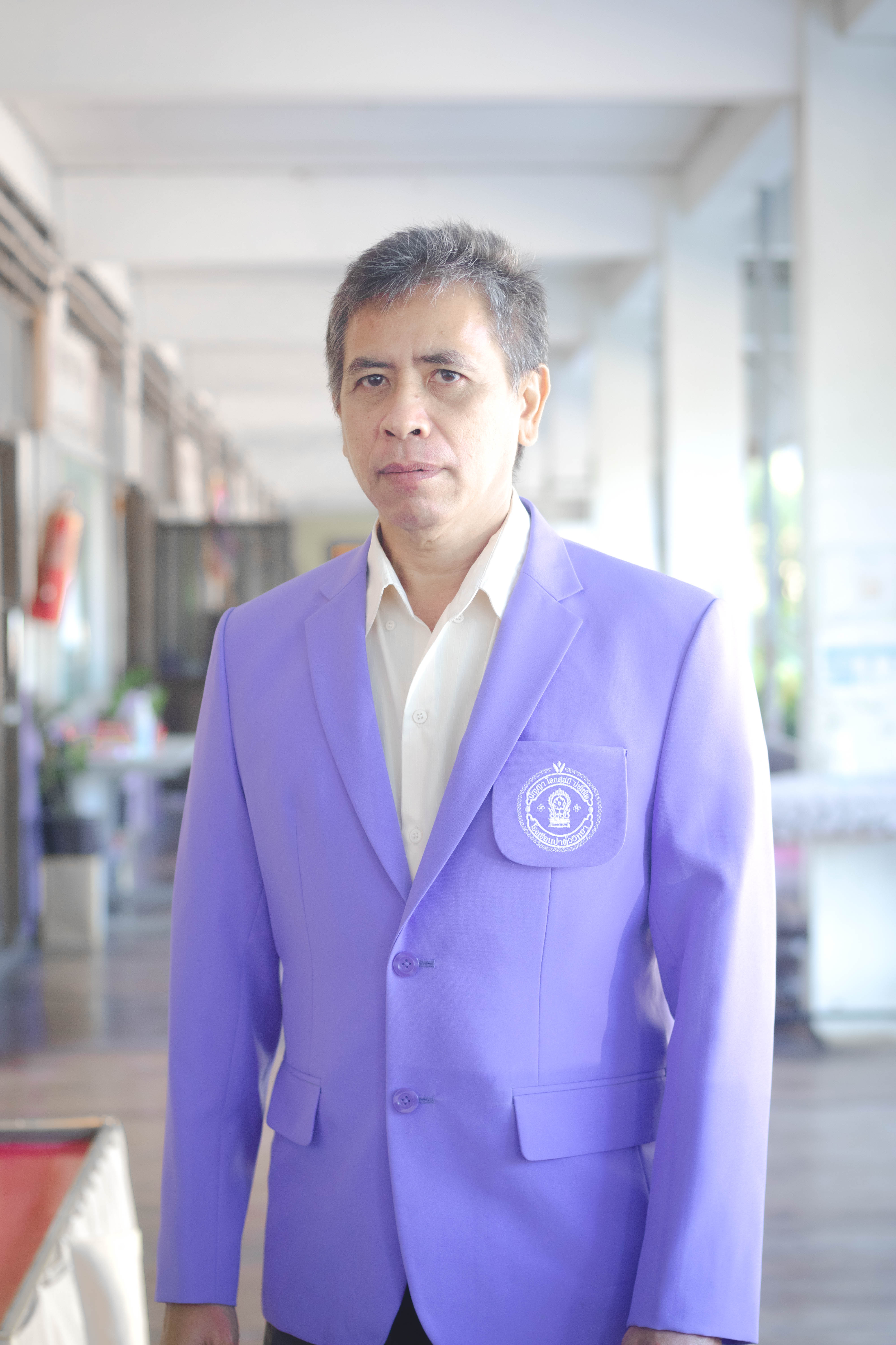 นายวิเชียร เฟื่องฟ้า