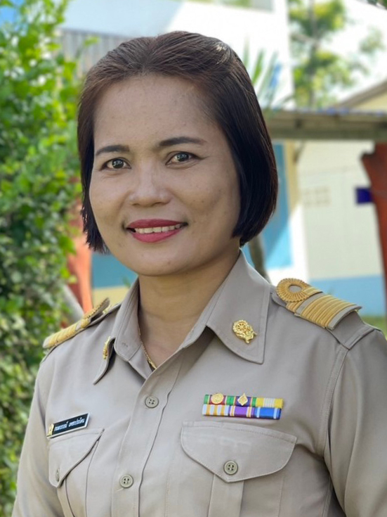 นางกมลวรรธน์ เพชรประโคน