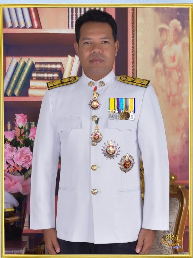 นายธีระศักดิ์ แสงศรีจันทร์