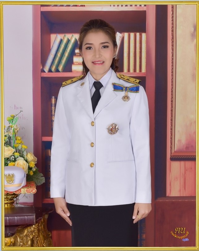 นางกนกพร บุญล้อม