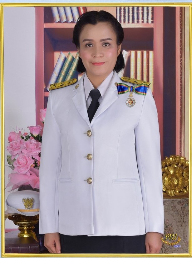 นางวิยะดา แสงสีจันทร์