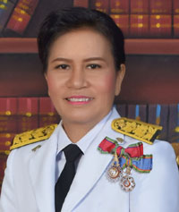 นางเพ็ญญาภรณ์ เกลี้ยงพร้อม
