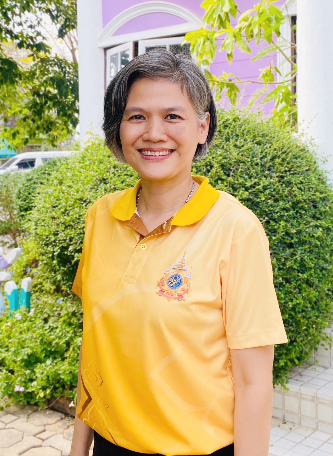 นางธารา เที่ยงเจริญ