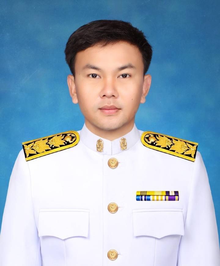 นายจัตุพร ฤทธิ์รุ่ง