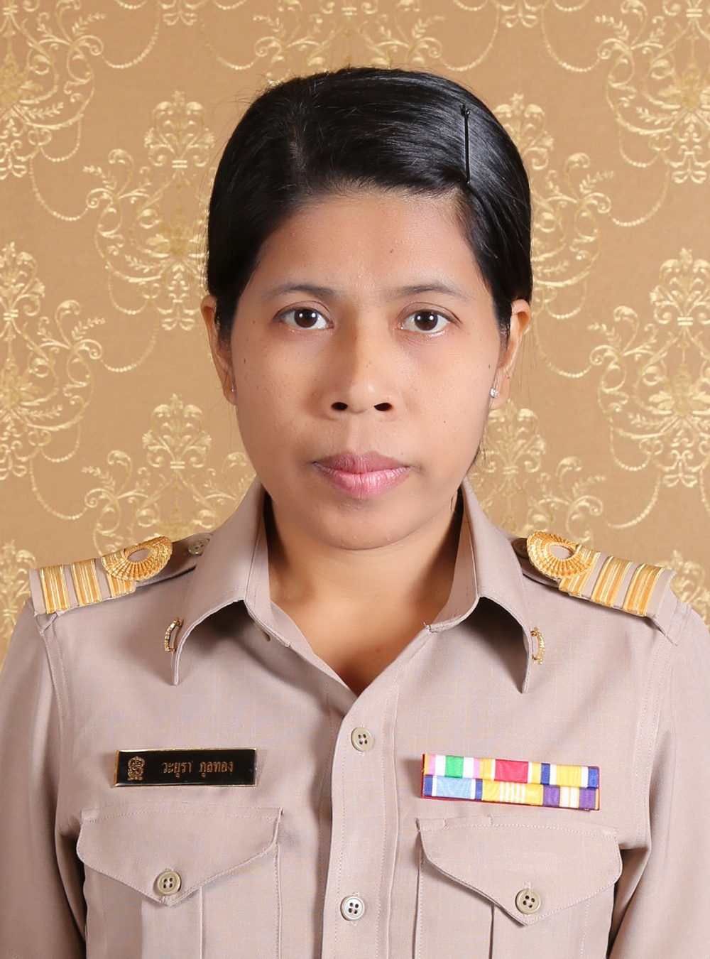 นางวะยุรา กุลทอง