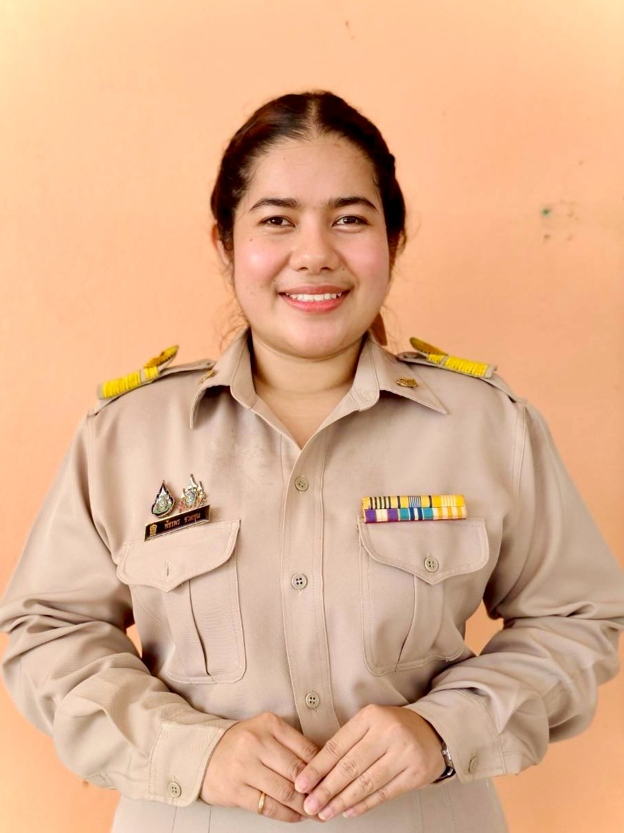 นางสาวพัชรพร ชวดชุม
