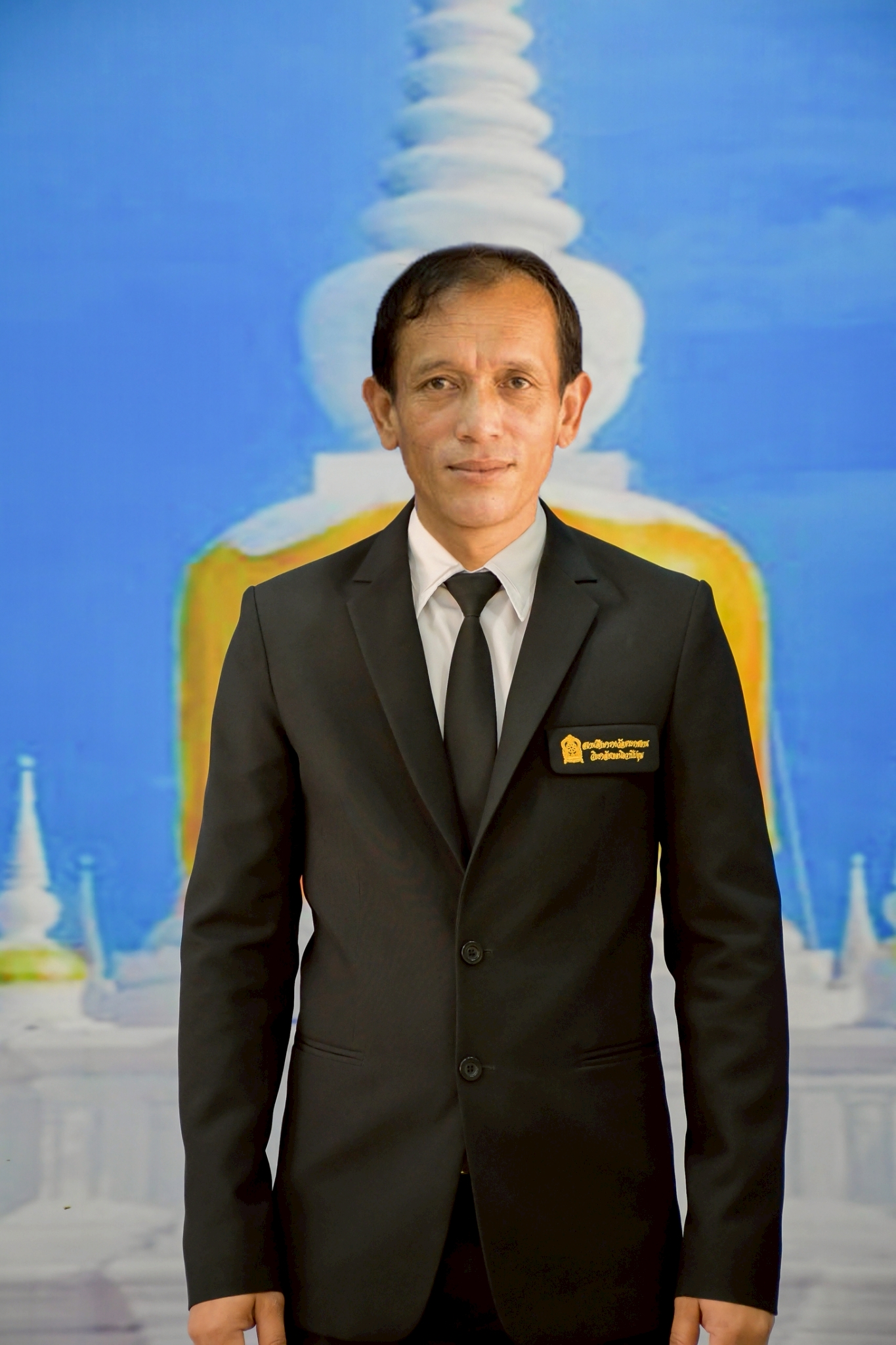 นายวีระพล จำปาแดง