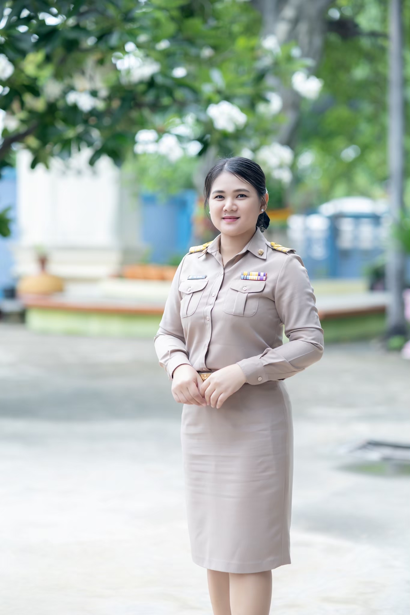 นางเรณู หุ่นกลัด