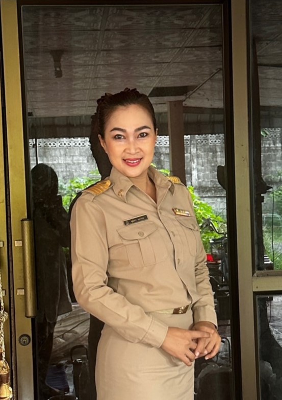 นางสุมิตรา ดอกหอม