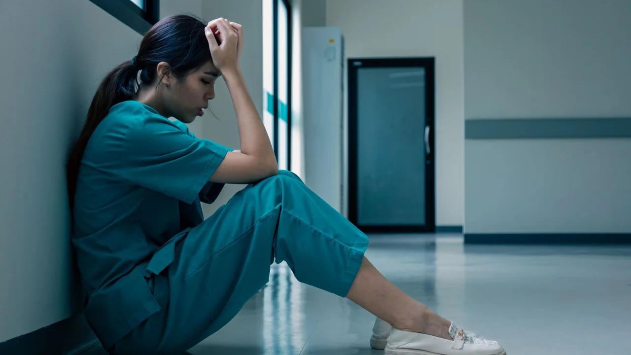 SG man questions whether he can handle nurse girlfriend’s demanding lifestyle, gets criticised online