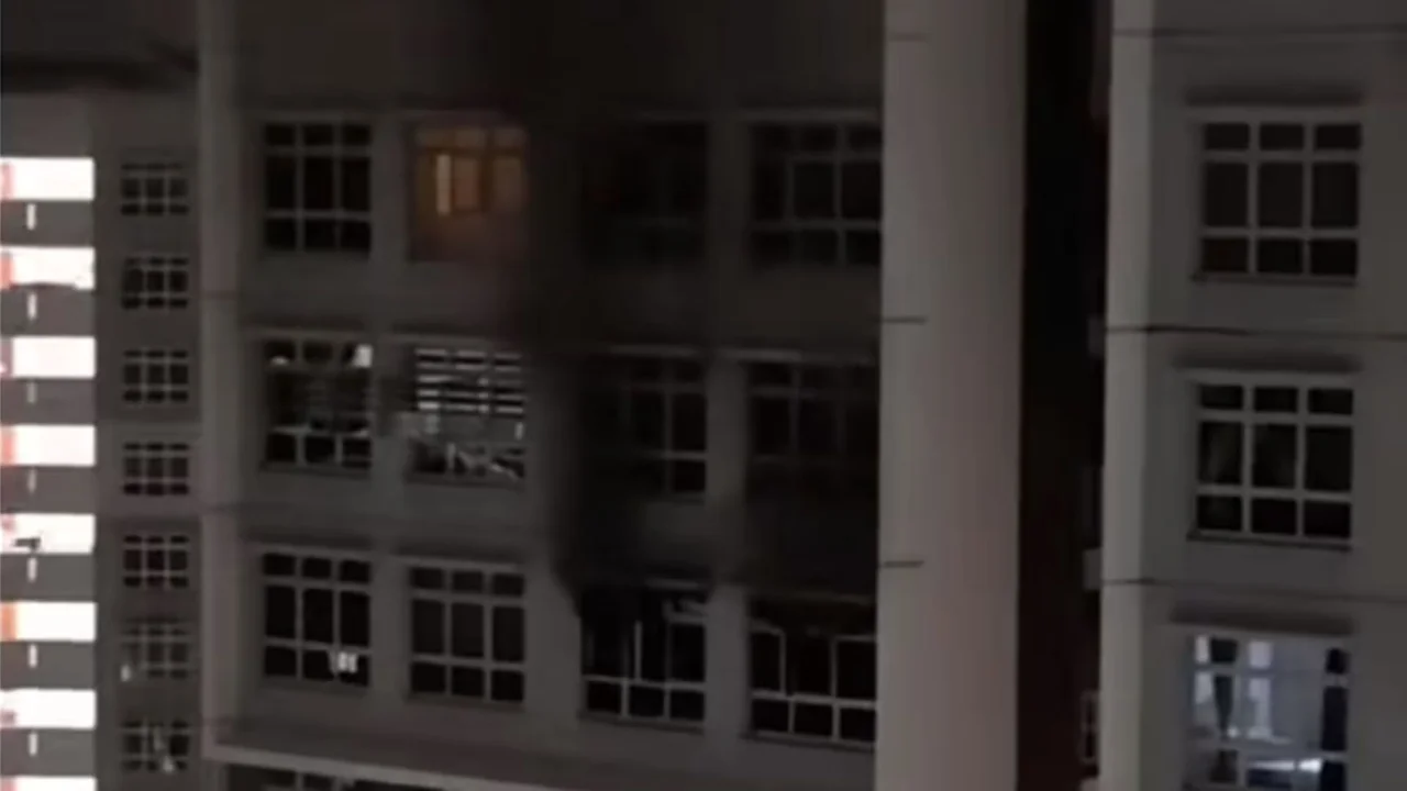 Residents help extinguish kitchen fire at Yishun HDB block; 4 suffer minor injuries