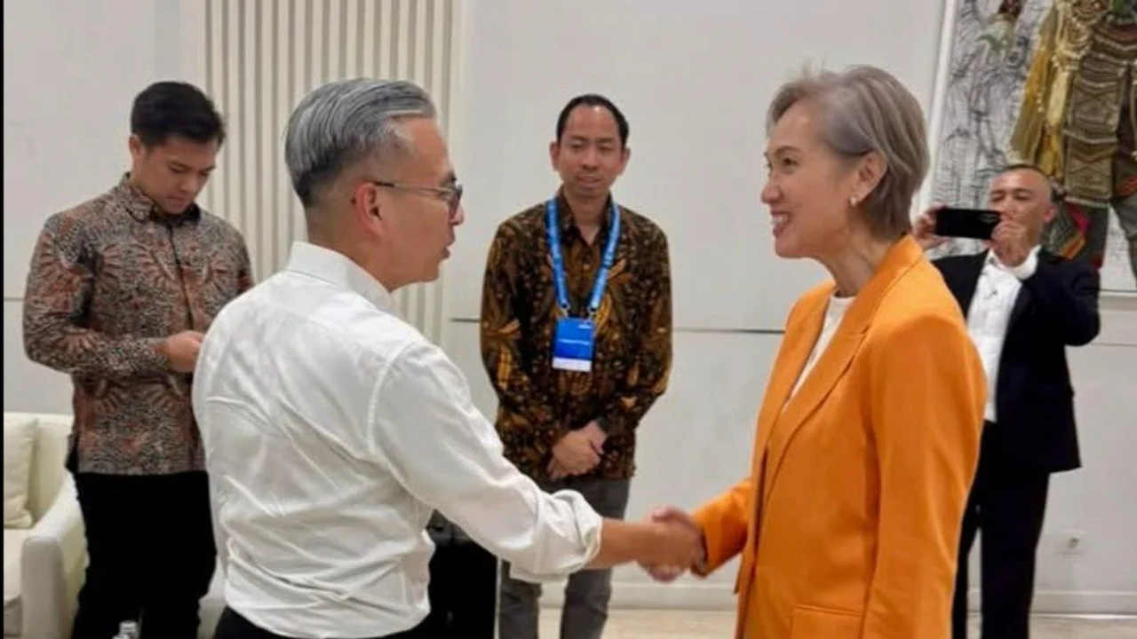 Sheer coincidence: Josephine Teo and Malaysian minister discuss child online safety during surprise airport meeting
