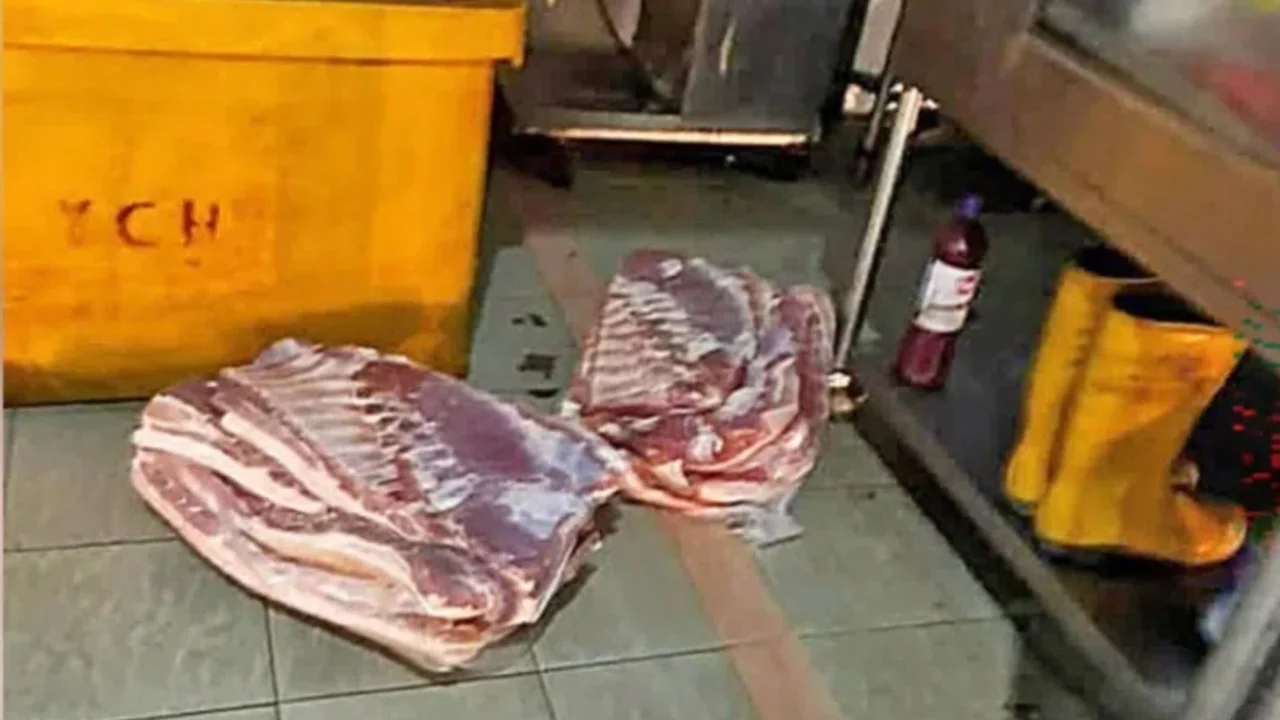‘It wasn’t intentional’: Bedok pork stall owner explains raw meat found on ground